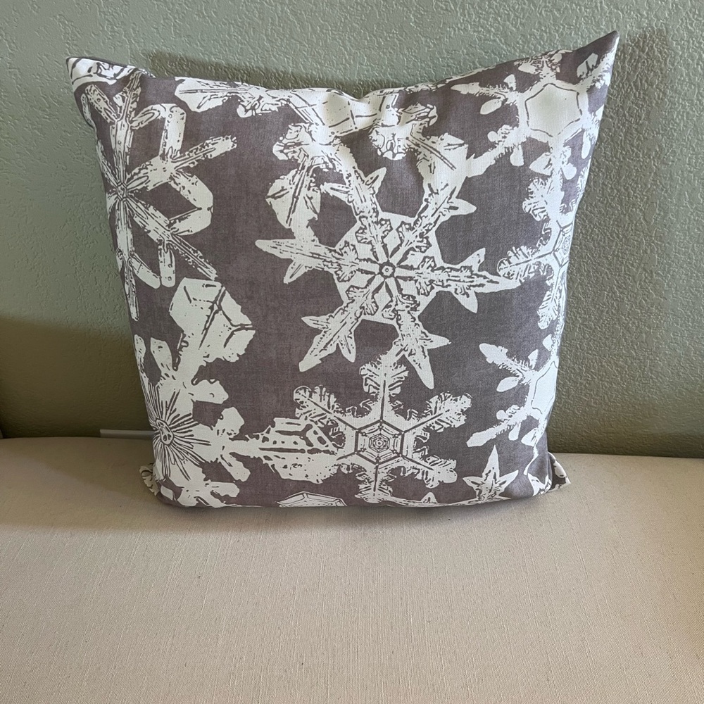Pottery Barn Outdoor Christmas Snowflake Pattern Pillow, 18”, Like New